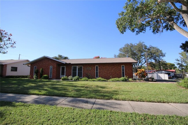 2248 Hemerick Pl in Clearwater, FL - Building Photo - Building Photo