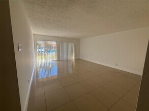 18101 NW 68th Ave in Hialeah, FL - Building Photo - Building Photo