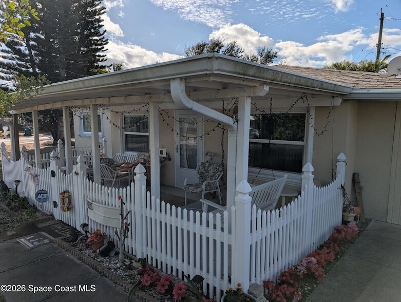 2050 N Shannon Ave in Indialantic, FL - Building Photo