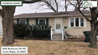 4442 Rushmore Dr NE in Cedar Rapids, IA - Building Photo