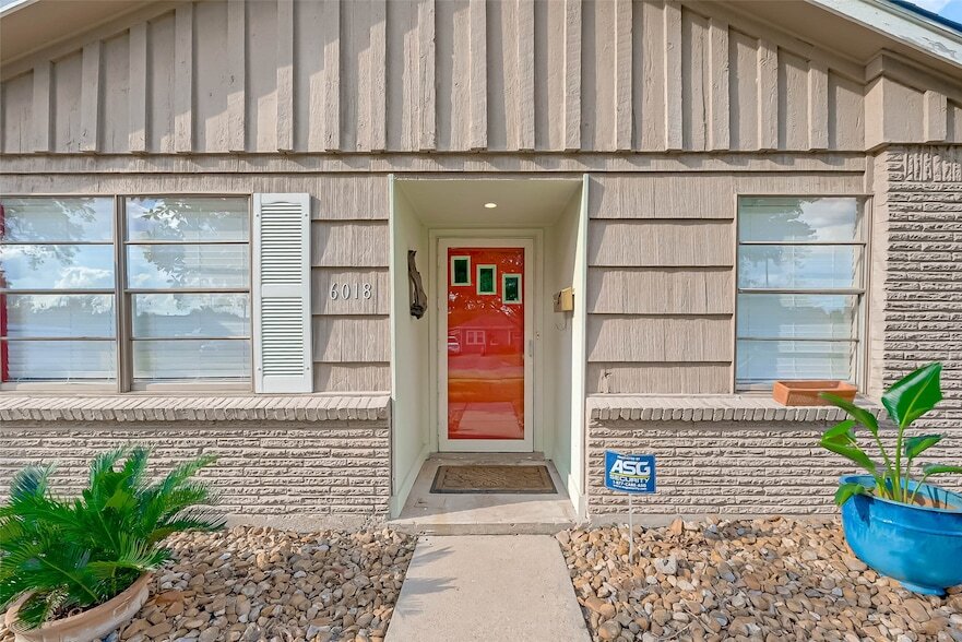 6018 Berendo St in Houston, TX - Building Photo