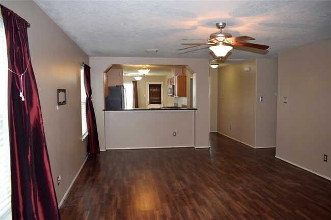 19102 Prairie Bluff Dr in Cypress, TX - Building Photo - Building Photo