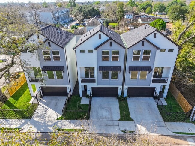 4012 Yellowstone Blvd in Houston, TX - Building Photo - Building Photo