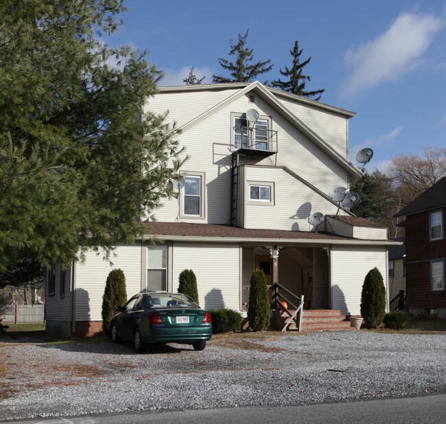 5 Park St in Stockbridge, MA - Foto de edificio - Building Photo
