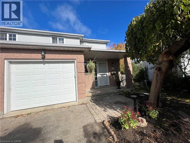 192 Northampton Crescent in Waterloo, ON - Building Photo - Building Photo