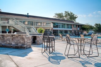 The Meadows Apartments in Waukesha, WI - Foto de edificio - Building Photo