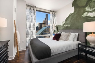 145 E Lake St in Chicago, IL - Building Photo - Building Photo