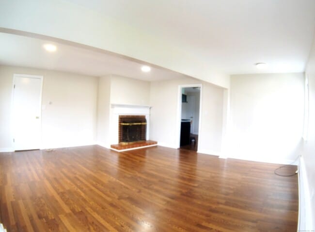 586 Courtland Ave in Bridgeport, CT - Building Photo - Building Photo