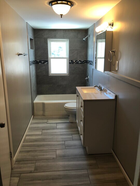 152 8th St in Reedsburg, WI - Building Photo
