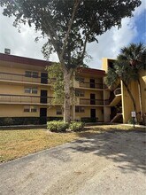 3490 Foxcroft Rd in Miramar, FL - Building Photo - Building Photo