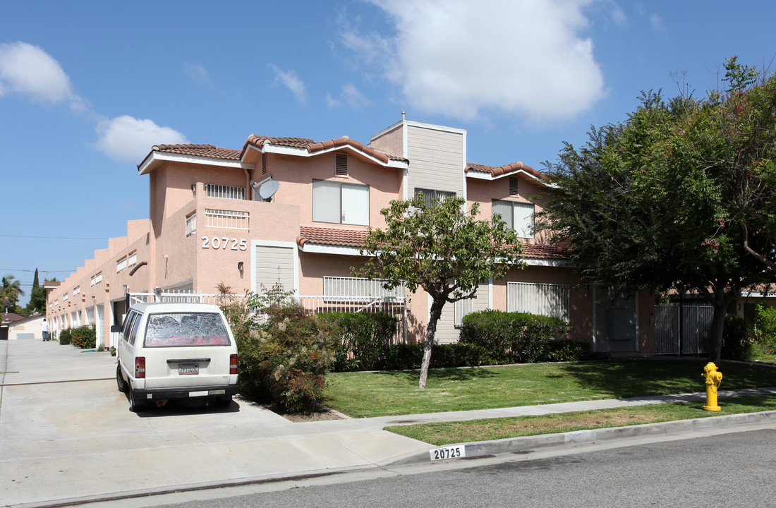 Lakewood Apartments in Lakewood, CA - Building Photo