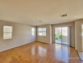 5278 Sacha Way in Las Vegas, NV - Building Photo - Building Photo