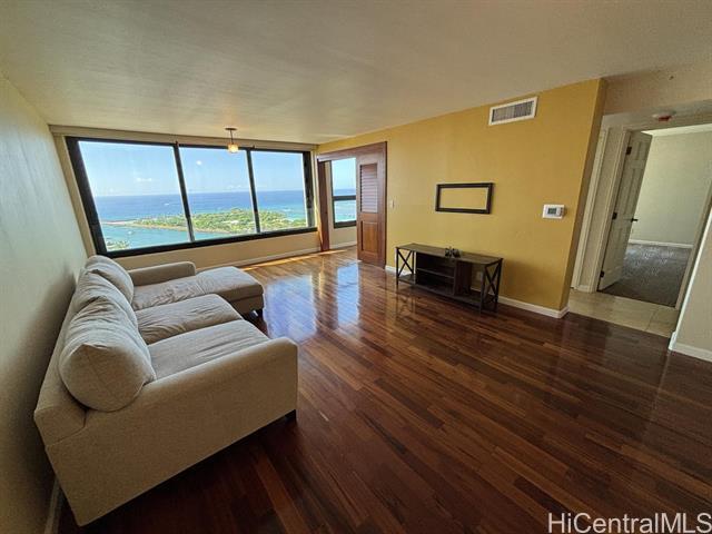 1600 Ala Moana Blvd in Honolulu, HI - Building Photo - Building Photo