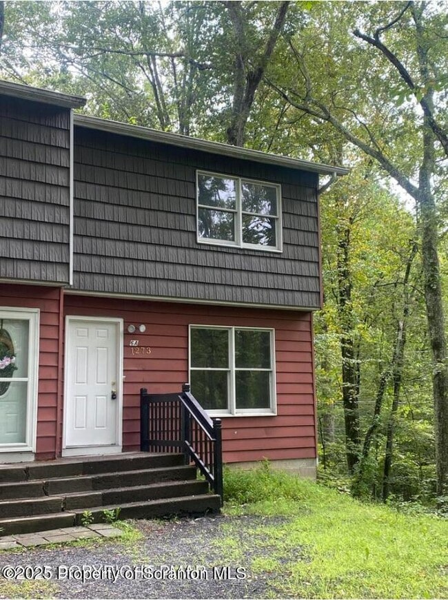 property at 1273 Chateau Dr