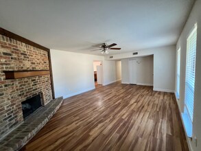 1505 Larchmont Dr in Plano, TX - Foto de edificio - Building Photo