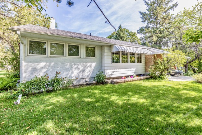 property at 2625 Assiniboine Cres