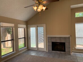 941 Ramblewood Dr in Lewisville, TX - Building Photo - Building Photo
