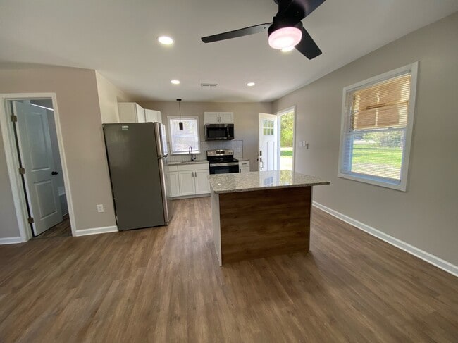 311 Penniman Rd, Unit A in Williamsburg, VA - Building Photo - Building Photo
