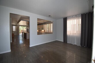 4864 Black Coral Ct in San Diego, CA - Foto de edificio - Building Photo