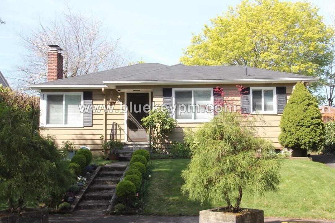 3245 NE 85th Ave in Portland, OR - Building Photo