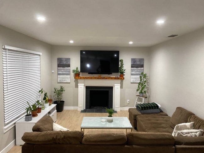 3221 Normington Dr in Sacramento, CA - Building Photo - Building Photo