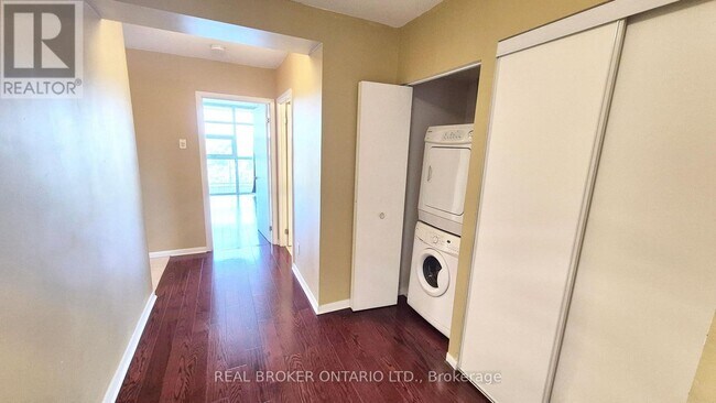 2464 Weston Rd in Toronto, ON - Building Photo - Building Photo