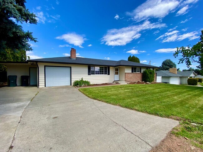 6513 W Chestnut Ave in Yakima, WA - Building Photo - Building Photo