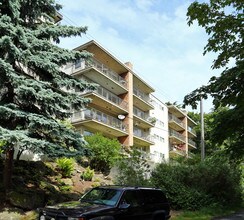 Lynn Plaza Apartments in Seattle, WA - Building Photo - Building Photo