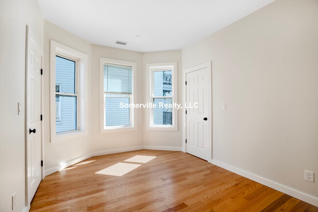 27 Linden St, Unit 3