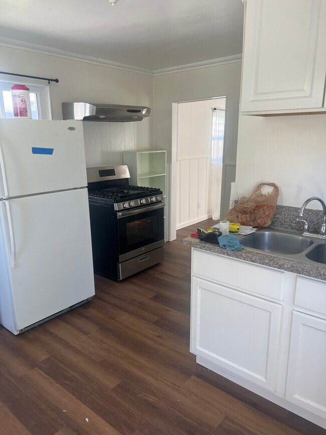 13216 McKinley Ave in Los Angeles, CA - Building Photo - Building Photo