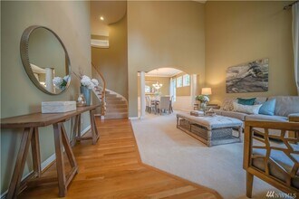 27413 SE 8th Pl in Sammamish, WA - Building Photo - Building Photo