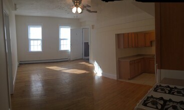 820 Merrimack St in Lowell, MA - Building Photo - Building Photo