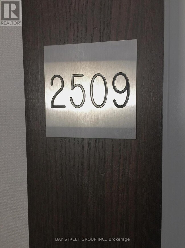 761 Bay St. in Toronto, ON - Building Photo - Building Photo