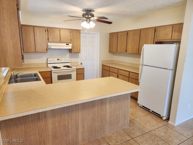 1204 Diplomat Pkwy E in Cape Coral, FL - Building Photo - Building Photo