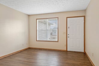 1094 Oxley Dr in London, OH - Building Photo - Building Photo