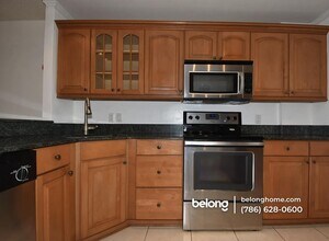 121 Royal Pk Dr, Unit 3A in Oakland Park, FL - Building Photo - Building Photo