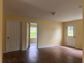 97 N Main St, Unit 97 North Main St. Unit B in Mechanic Falls, ME - Building Photo - Building Photo