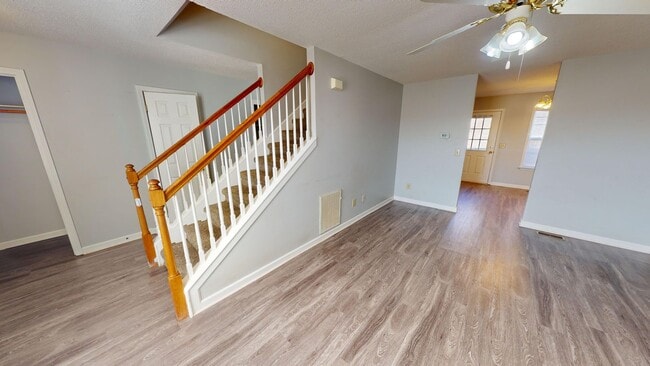 656 Wilderness Trail in Columbia, TN - Foto de edificio - Building Photo