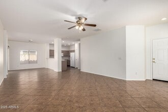 2556 W Amber Sun Dr in Phoenix, AZ - Building Photo - Building Photo