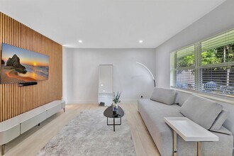 934 NW 4th Ave, Unit 1-4 in Fort Lauderdale, FL - Foto de edificio - Building Photo