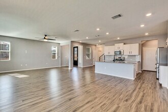 10403 Bramble Berry Dr in Austin, TX - Building Photo - Building Photo