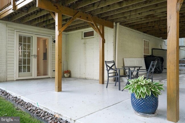 7029 Clifton Knoll Ct in Alexandria, VA - Building Photo - Building Photo