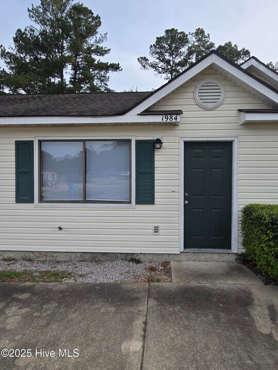1984 Countrywood Blvd in Jacksonville, NC - Building Photo