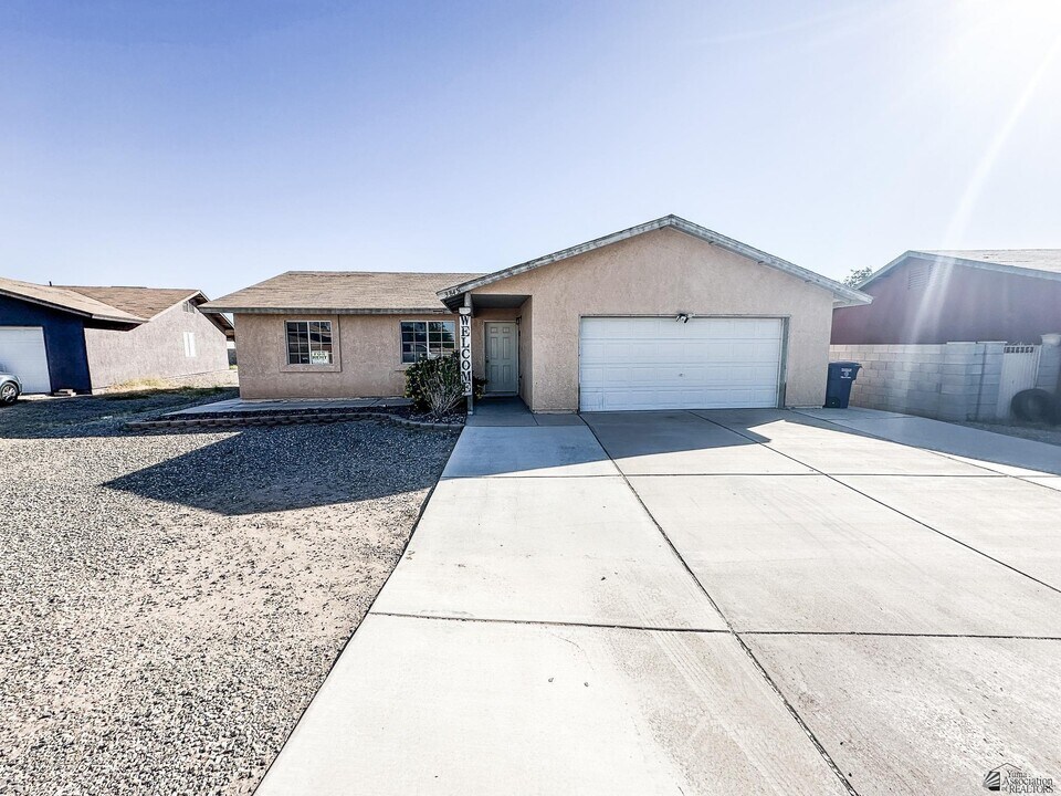 3845 S Cactus Wren Way in Yuma, AZ - Building Photo