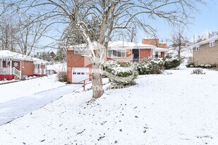 215 Boston Hollow Rd in Elizabeth, PA - Building Photo