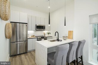 1421-23-1423 E Columbia Ave, Unit 303 in Philadelphia, PA - Building Photo - Building Photo