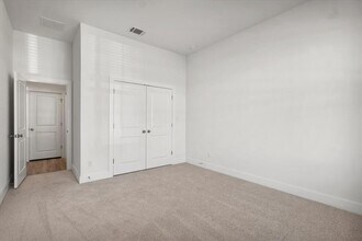 144 Donn Brooks Dr in Kyle, TX - Foto de edificio - Building Photo