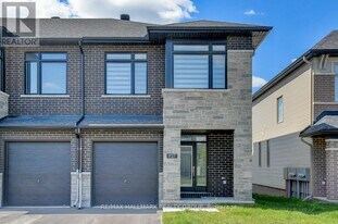 927 Omagaki Wy in Ottawa, ON - Building Photo