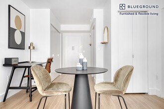 160 W 24th St in New York, NY - Foto de edificio - Building Photo