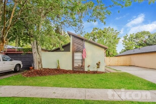 1933 Gregory Dr, Unit A18 in Tampa, FL - Building Photo